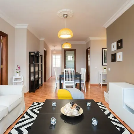 Sea & Mountain Views Apt. With Terrace Apartamento